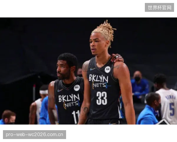 克拉克斯顿凭借出色的运动能力和护框表现，成为篮网队内线唯一的防守支柱。
